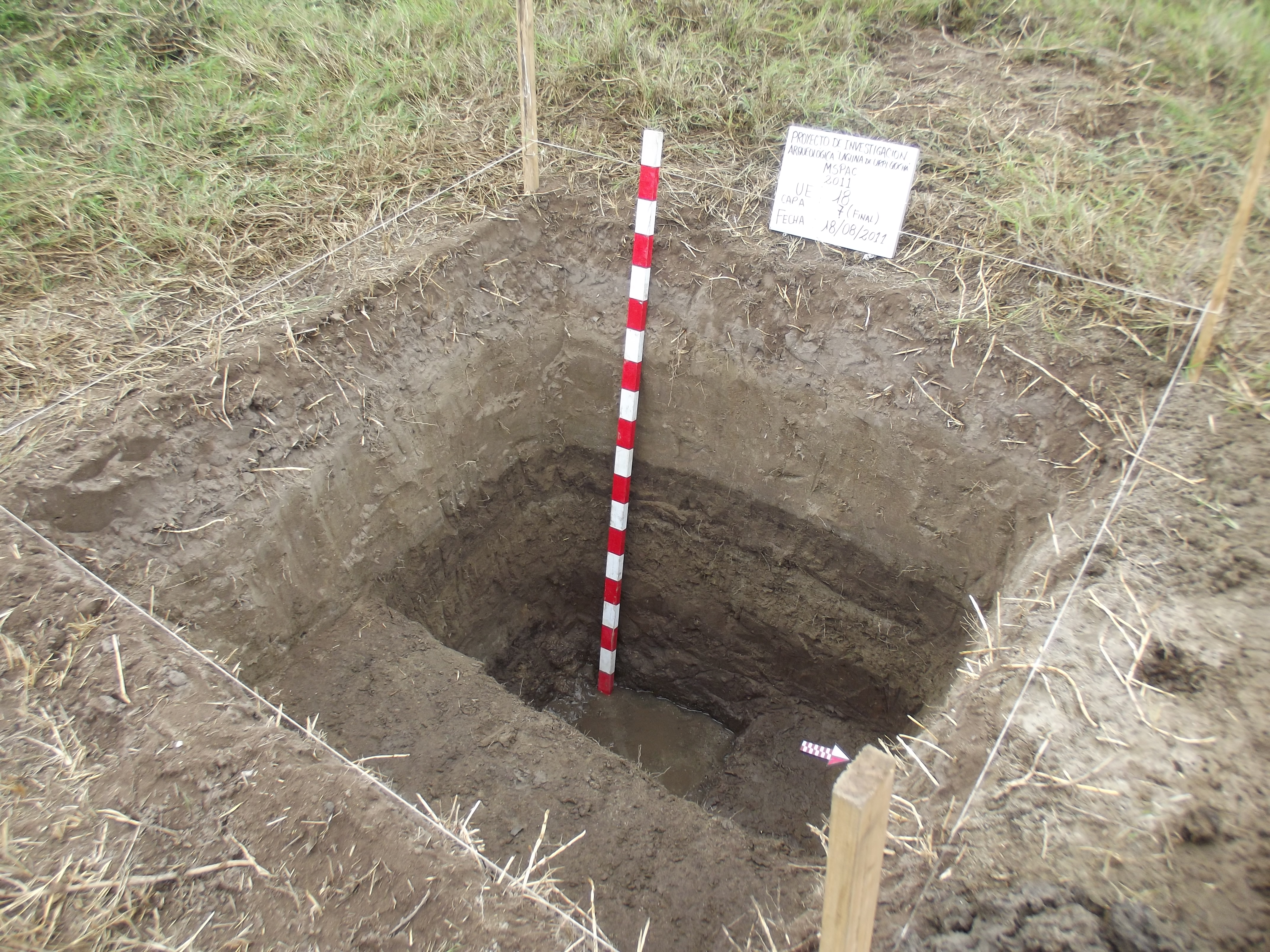 Registro de las capas estratigráficas del perdil del área de excavación