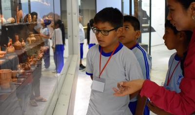 zoraida con esutdiantes