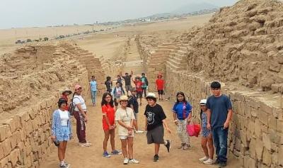 Visita de los niños por la calle norte sur