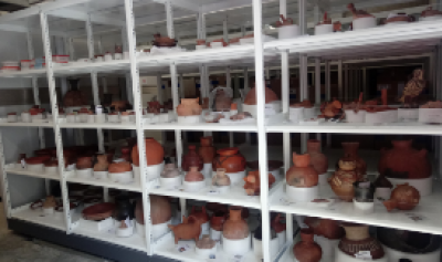 Imagen del deposito de cerámica arqueológica.